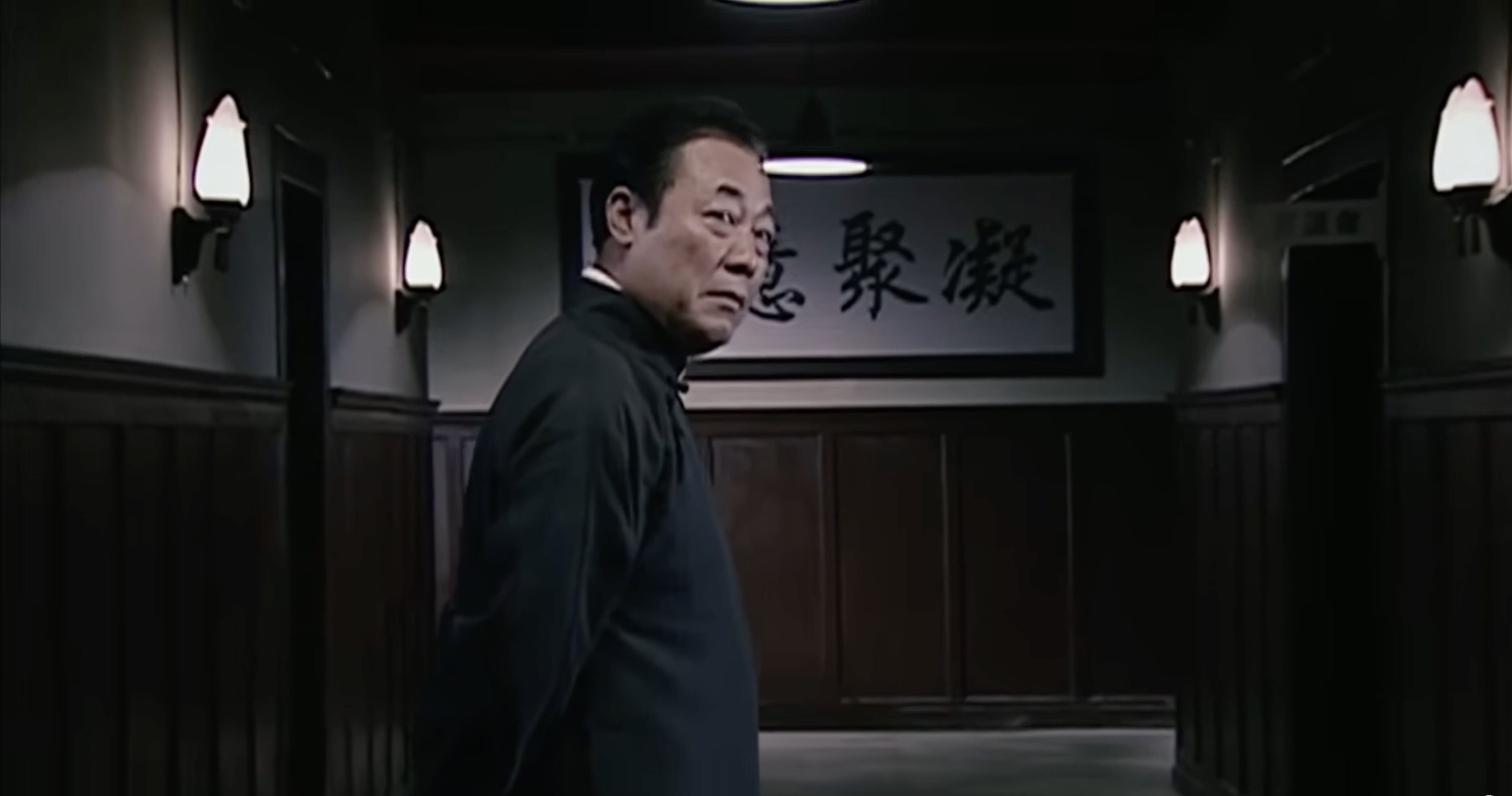 潜伏剧评：站长的精明